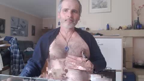 Snapshot of aalex1717 chatting on 02-18-25, 01:55 Aalex1717 online show from 02-18-25, 01:55