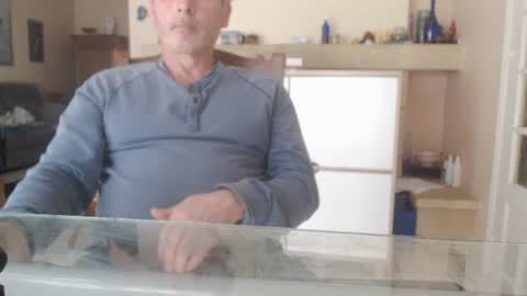 Snapshot of aalex1717 chatting on 03-05-25, 02:01 Aalex1717 online show from 03-05-25, 02:01