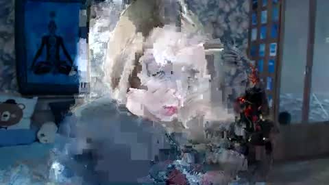 Snapshot of aalicebubble chatting on 12-19-24, 06:12 Alice online show from 12-19-24, 06:12