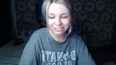 Snapshot of aalicebubble chatting on 02-27-25, 12:32 Alice online show from 02-27-25, 12:32