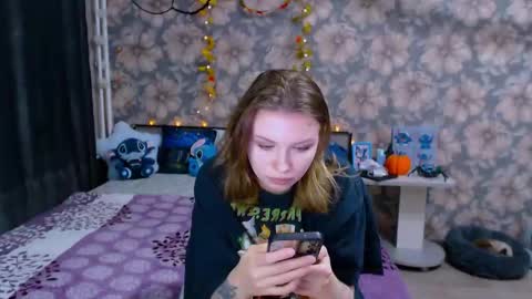 Snapshot of aalicebubble chatting on 10-27-25, 06:45 Alice online show from 10-27-25, 06:45