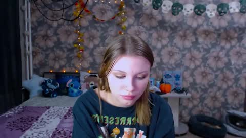 Snapshot of aalicebubble chatting on 10-28-25, 08:00 Alice online show from 10-28-25, 08:00