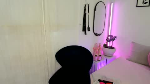 Snapshot of aaliyahlayla chatting on 02-11-25, 02:03 Aaliyahlayla online show from 02-11-25, 02:03