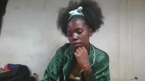 Snapshot of aangelinee chatting on 10-14-25, 05:14 aangelinee online show from 10-14-25, 05:14