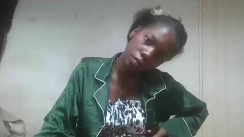 Snapshot of aangelinee chatting on 10-21-25, 02:01 aangelinee online show from 10-21-25, 02:01