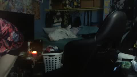 Snapshot of aaron111dub chatting on 12-02-24, 06:41 NorCalLongSlong online show from 12-02-24, 06:41