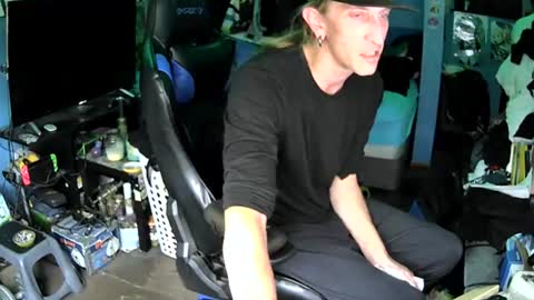 Snapshot of aaron111dub chatting on 07-07-26, 03:05 NorCalLongSlong online show from 07-07-26, 03:05