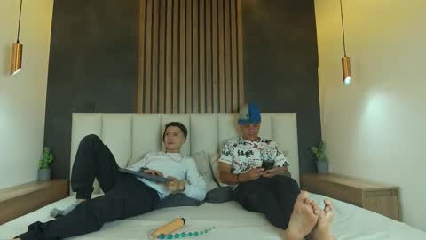 AARON  CHRIS online show from 09-09-25, 02:55