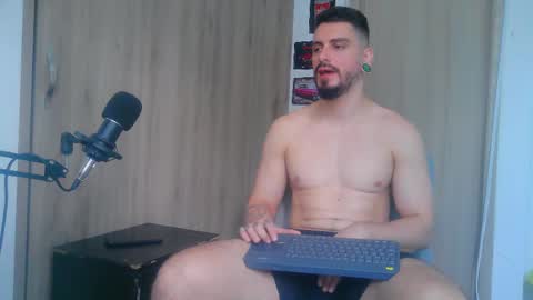 Aaron kwok online show from 11-23-25, 09:14