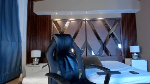 Aaron online show from 12-06-24, 12:23