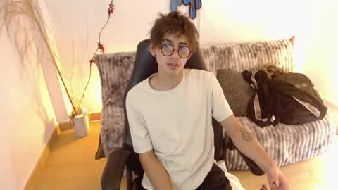 Aaron online show from 02-04-26, 01:39