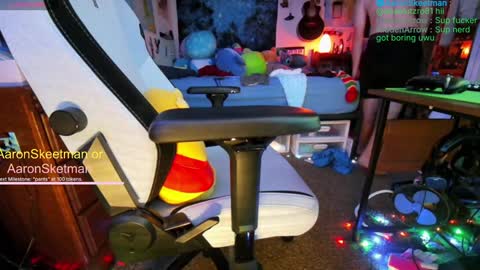 Snapshot of aaronskeetman chatting on 12-27-24, 01:07 Aaron Skeetman online show from 12-27-24, 01:07