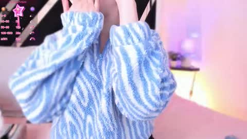 Snapshot of abbie_foxxx chatting on 10-18-25, 07:03 abbie online show from 10-18-25, 07:03