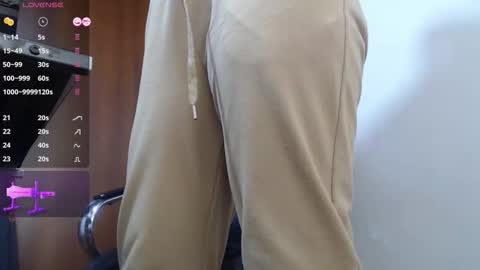 Snapshot of abby_taylorr_ chatting on 11-05-25, 11:32 Vannesa online show from 11-05-25, 11:32