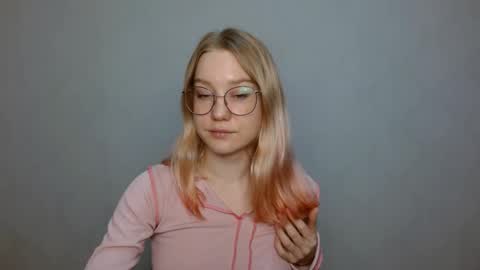 Snapshot of abbymoore__ chatting on 01-12-25, 12:44 Abby Lovense is active online show from 01-12-25, 12:44