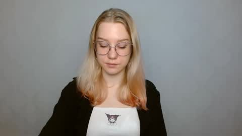 Snapshot of abbymoore__ chatting on 01-21-25, 10:19 Abby Lovense is active online show from 01-21-25, 10:19