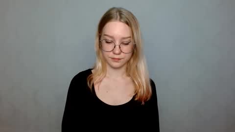 Snapshot of abbymoore__ chatting on 02-20-25, 11:09 Abby Lovense is active online show from 02-20-25, 11:09