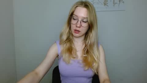 Snapshot of abbymoore__ chatting on 09-18-25, 09:33 Abby Lovense is active online show from 09-18-25, 09:33