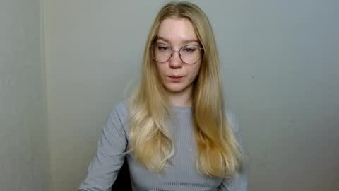 Abby Lovense is active online show from 11-11-25, 08:47