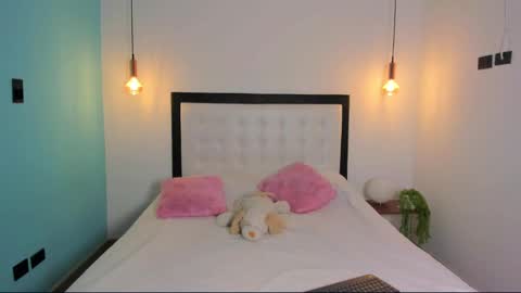  Abella and Kendra  online show from 03-04-25, 10:16