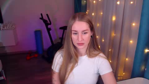 Snapshot of abigail_flex chatting on 01-31-25, 06:36 Anna online show from 01-31-25, 06:36