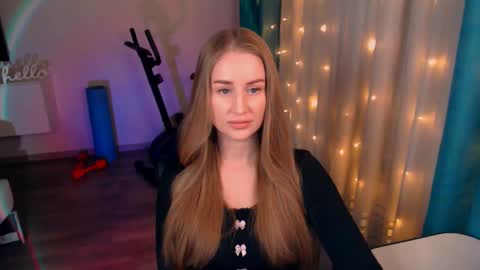 Snapshot of abigail_flex chatting on 02-08-25, 06:22 Anna online show from 02-08-25, 06:22