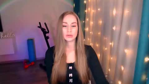 Snapshot of abigail_flex chatting on 02-15-25, 07:06 Anna online show from 02-15-25, 07:06