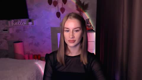 Snapshot of abigail_flex chatting on 10-14-25, 05:47 Anna online show from 10-14-25, 05:47