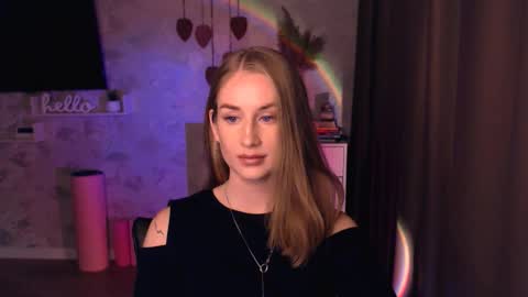 Snapshot of abigail_flex chatting on 11-18-25, 07:51 Anna online show from 11-18-25, 07:51