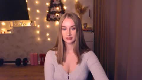 Snapshot of abigail_flex chatting on 12-13-25, 08:14 Anna online show from 12-13-25, 08:14