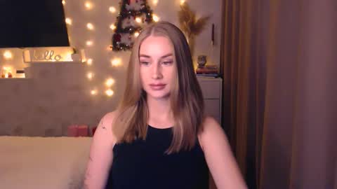 Snapshot of abigail_flex chatting on 12-14-25, 07:29 Anna online show from 12-14-25, 07:29