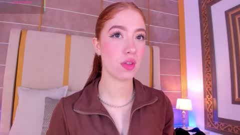 Snapshot of abigailcarter chatting on 10-05-25, 10:29 online show from 10-05-25, 10:29