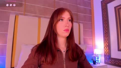 Snapshot of abigailcarter chatting on 12-03-25, 12:07 online show from 12-03-25, 12:07