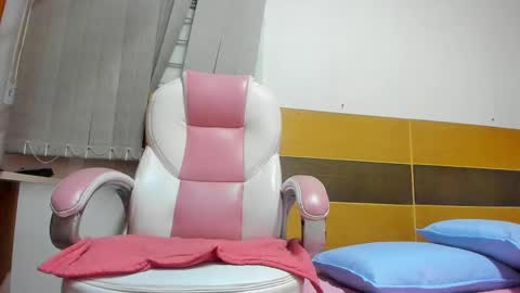 Abigail online show from 02-28-25, 03:04