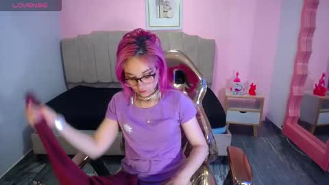 abril_ch_ online show from 10-20-25, 10:38