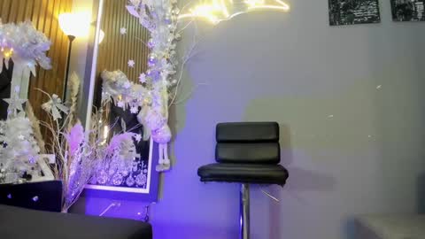 Snapshot of abril_ricci chatting on 12-22-24, 04:28 Abril  online show from 12-22-24, 04:28