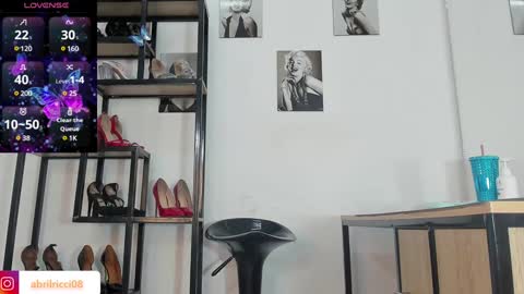 Snapshot of abril_ricci chatting on 12-29-24, 04:27 Abril  online show from 12-29-24, 04:27