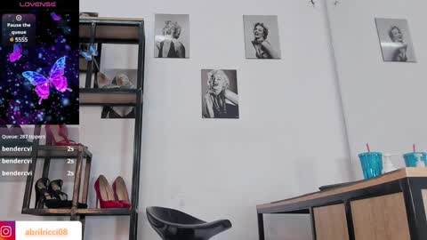 Snapshot of abril_ricci chatting on 12-29-24, 02:21 Abril  online show from 12-29-24, 02:21