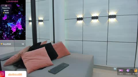 Snapshot of abril_ricci chatting on 01-25-25, 04:23 Abril  online show from 01-25-25, 04:23