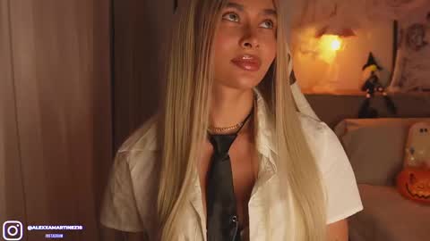 Snapshot of abril_w18 chatting on 10-07-25, 01:47 My name is Alexa. Please say hello I like to chat with you. If you have requests please use tip online show from 10-07-25, 01:47