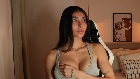 Snapshot of abril_w18 chatting on 11-21-25, 11:36 My name is Alexa. Please say hello I like to chat with you. If you have requests please use tip online show from 11-21-25, 11:36