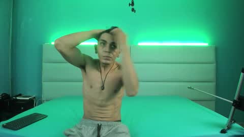 Snapshot of abrilandjulian chatting on 02-19-26, 12:23 Abril and Julian online show from 02-19-26, 12:23