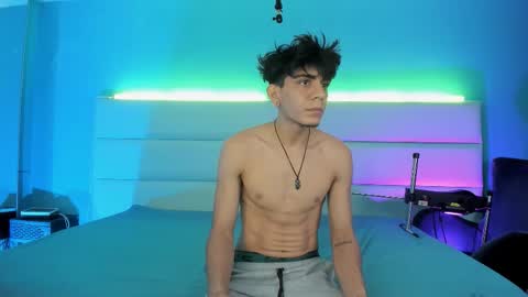 Snapshot of abrilandjulian chatting on 02-26-26, 12:04 Abril and Julian online show from 02-26-26, 12:04