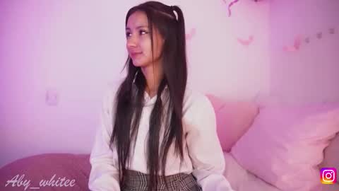 Snapshot of aby_whitee chatting on 11-05-25, 10:48 Aby online show from 11-05-25, 10:48