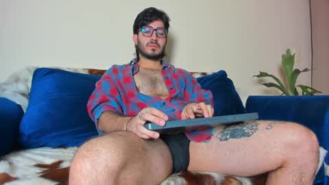 Snapshot of ackerman_eren_ chatting on 01-19-25, 10:06 R. online show from 01-19-25, 10:06