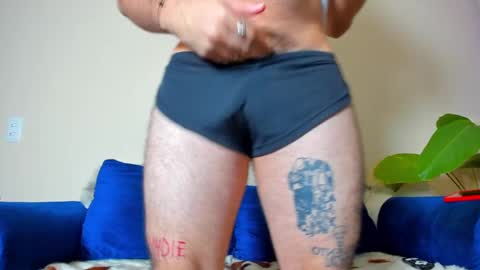 Snapshot of ackerman_eren_ chatting on 02-13-25, 12:00 R. online show from 02-13-25, 12:00