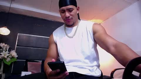 adam_fit19cm online show from 10-28-25, 01:47