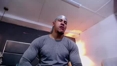 adam_fit19cm online show from 11-05-25, 01:44