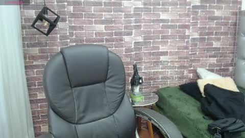 Adam online show from 01-12-25, 04:18