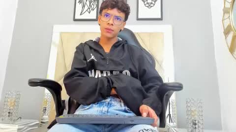 Adams Bobby online show from 11-04-25, 10:58